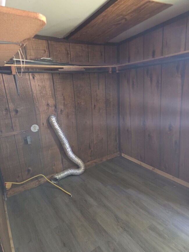 Building Photo - 2-Bedroom Home with detached garage — 50% Off Your First Month!