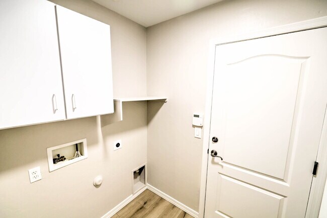 Building Photo - Newly remodeled 4 Bedroom in gated community!