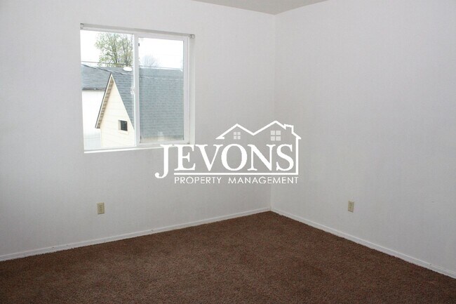 Building Photo - 309 N Naches Ave