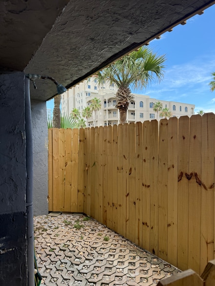 Outdoor shower - 400 1st St S
