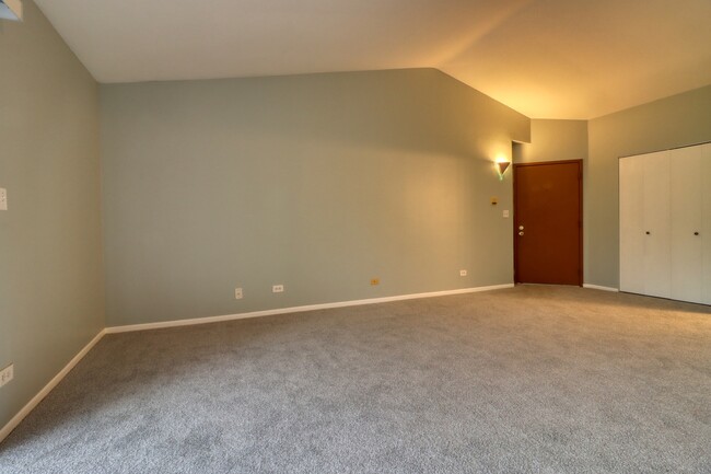 Building Photo - 1520 Commodore Ln