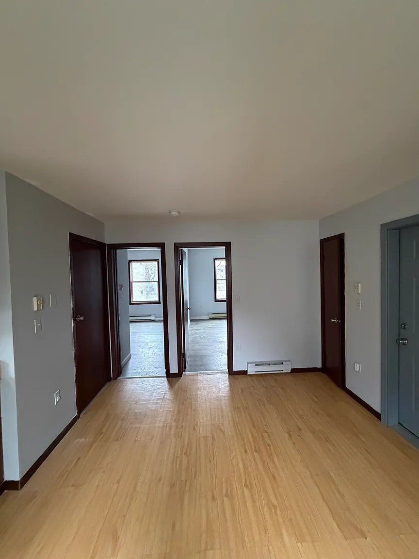 Building Photo - 352 S 6th St