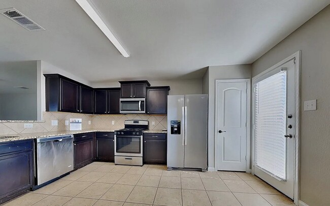 Building Photo - MOVE IN READY