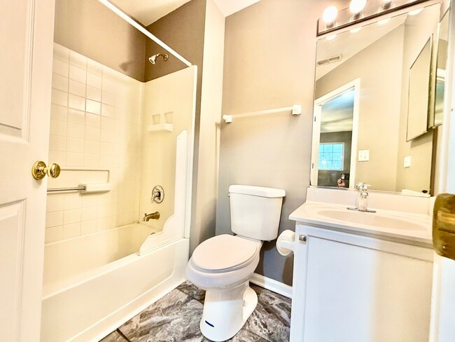 Building Photo - 2452 Daybreak Ct