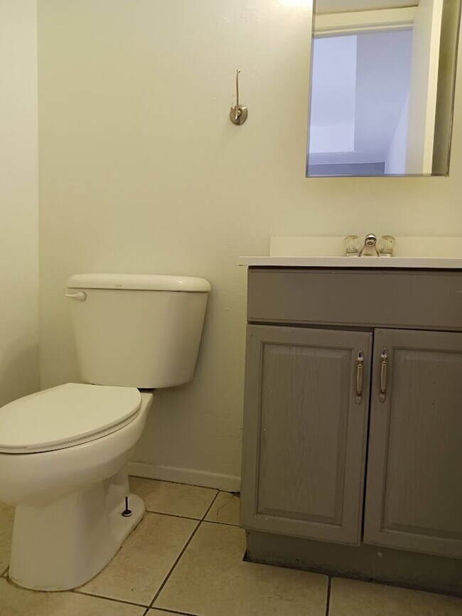 Building Photo - ****Move-In Special $500 off first month r...