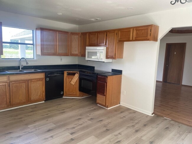 Building Photo - 10178 US-82