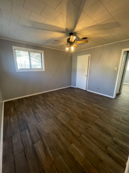 Building Photo - 207 Monroe Dr