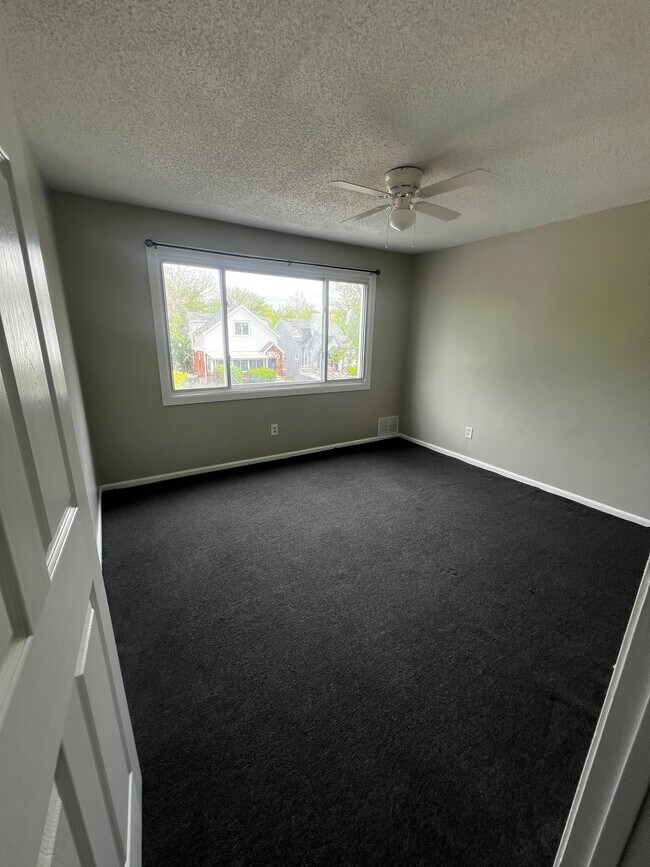 Building Photo - 14016 Pinewood St