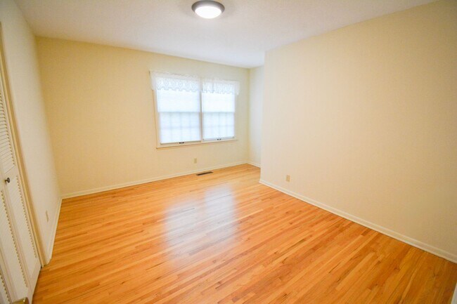 Building Photo - 4 Bed, 2 Bath Home for Rent – Unique Design & Retro Charm