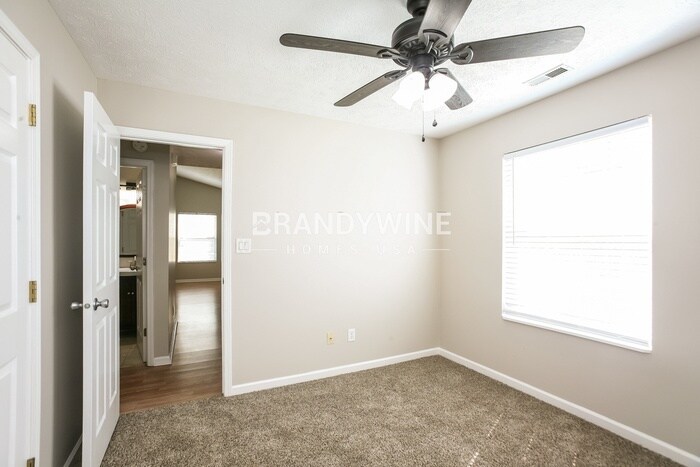 Building Photo - 3236 Weller Dr