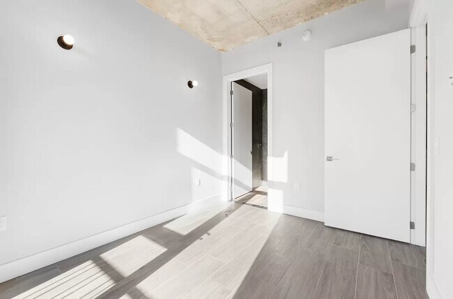 Building Photo - 101 Macombs Place