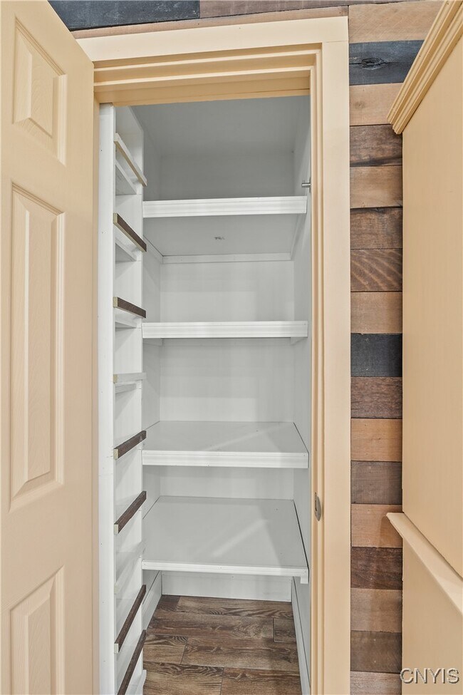 Building Photo - 13 E Edgewater Dr