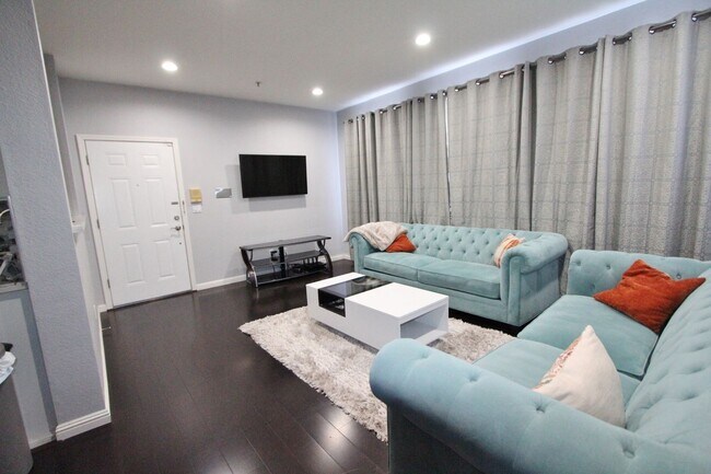 Building Photo - $2,890- GORGEOUS TWO BEDROOM CONDO IN CENTRAL FREMONT BLOCKS FROM BART