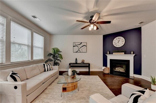 Building Photo - 2017 Yvette Wy