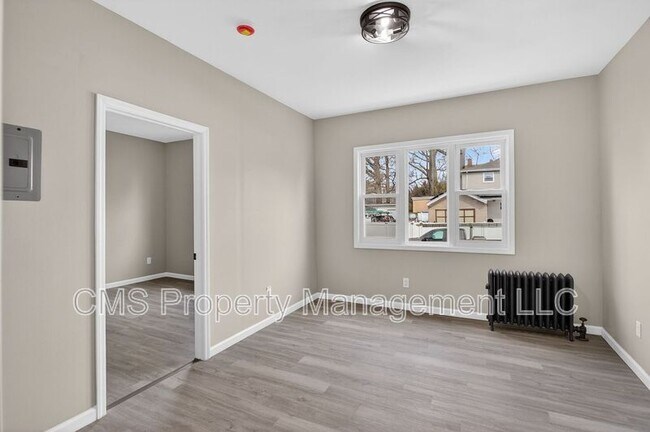 Building Photo - 378 Grand St