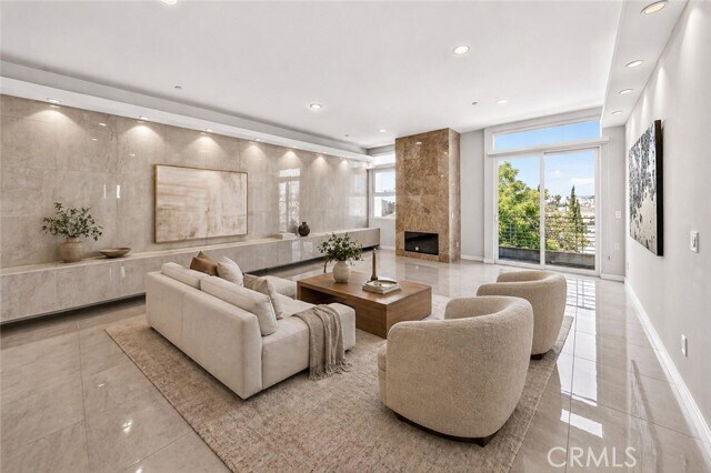 Building Photo - 401 N Serrano Ave