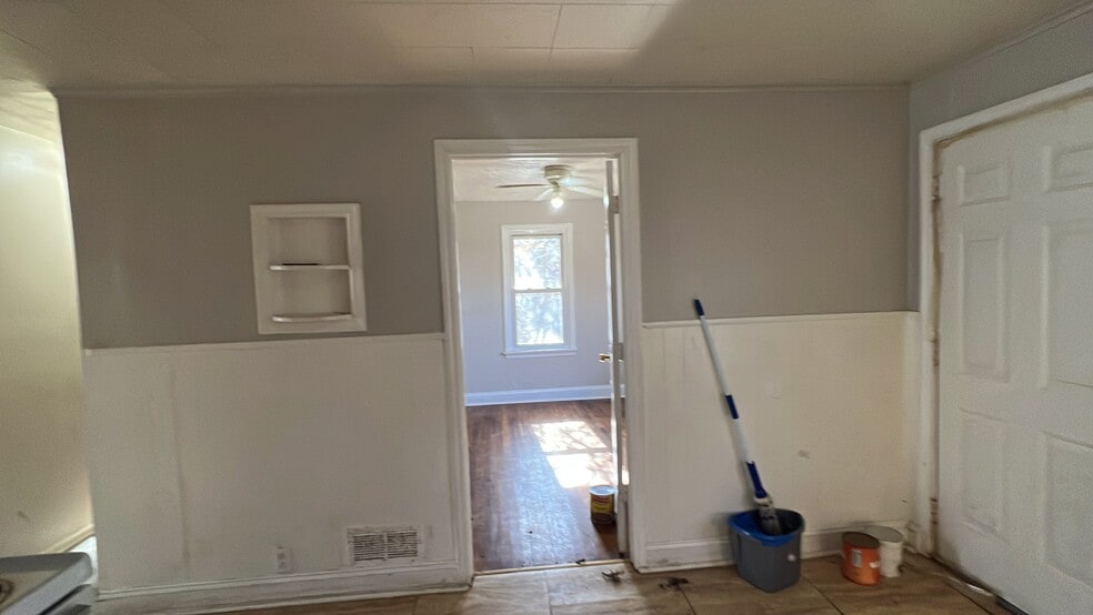 Building Photo - 10179 Mayfair Dr