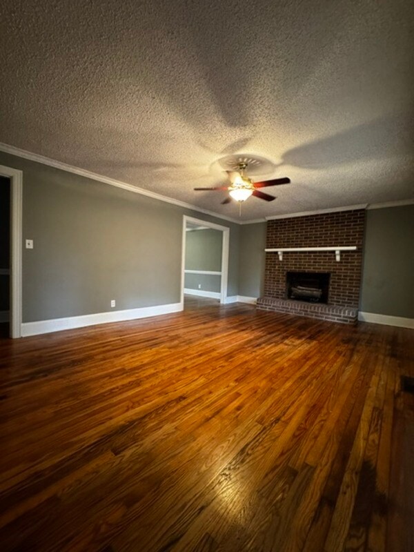 Building Photo - 2414 Slay Dr
