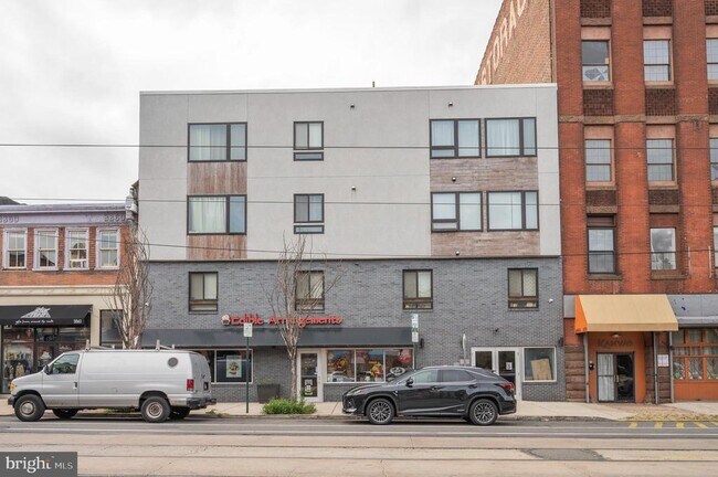 Building Photo - 3862 Lancaster Ave