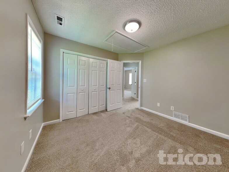 Building Photo - 1240 Bacardi Ct