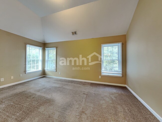 Building Photo - 1701 Hillside Bend Xing