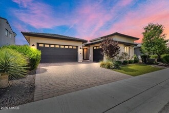 Building Photo - 5543 E Beryl Ave