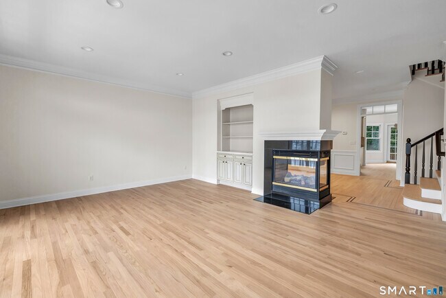 Building Photo - 665 River Rd