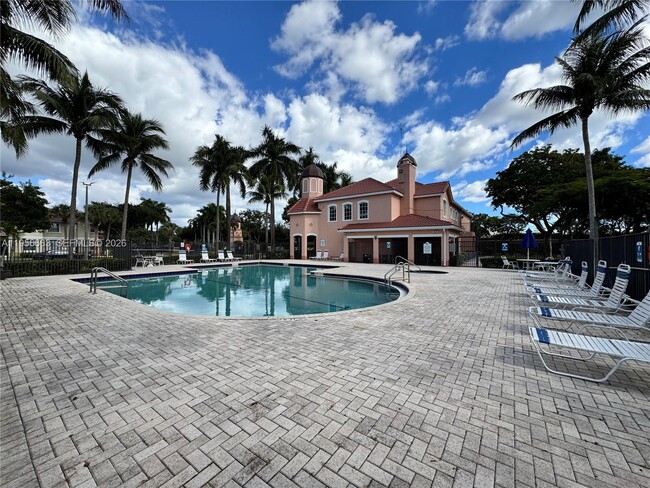 Building Photo - 2404 Belmont Ln