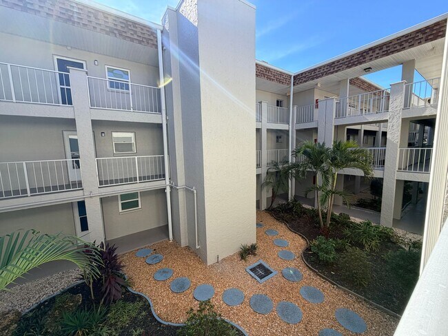 Building Photo - RESORT-STYLE 55+ LIVING — 1 BED / 1 BATH WITH PRIVATE LANAI & GOLF COURSE VIEWS! ? 1 MONTH FREE ?