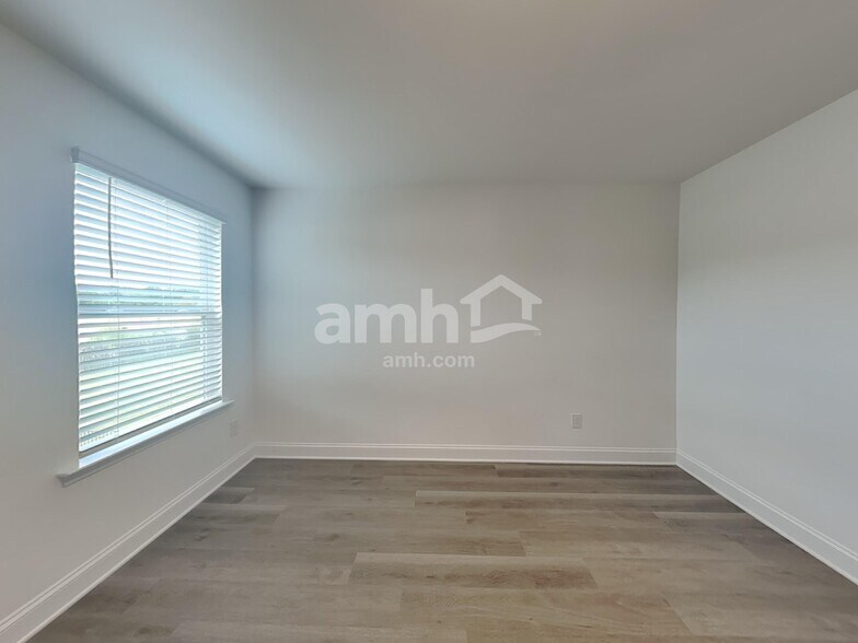 Building Photo - 1140 Livengood Wy