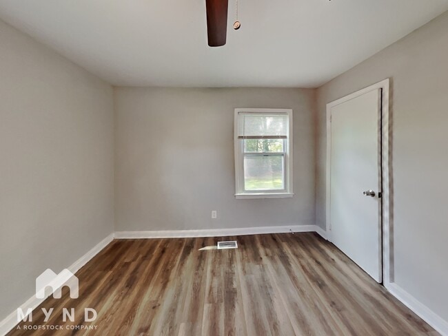 Building Photo - 505 Sinclair St