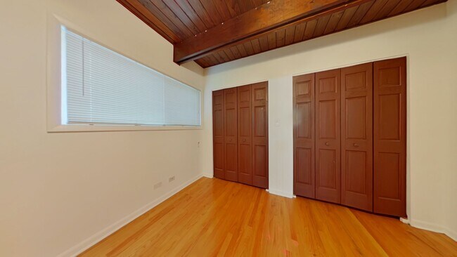 Building Photo - 719 W Buckingham Pl