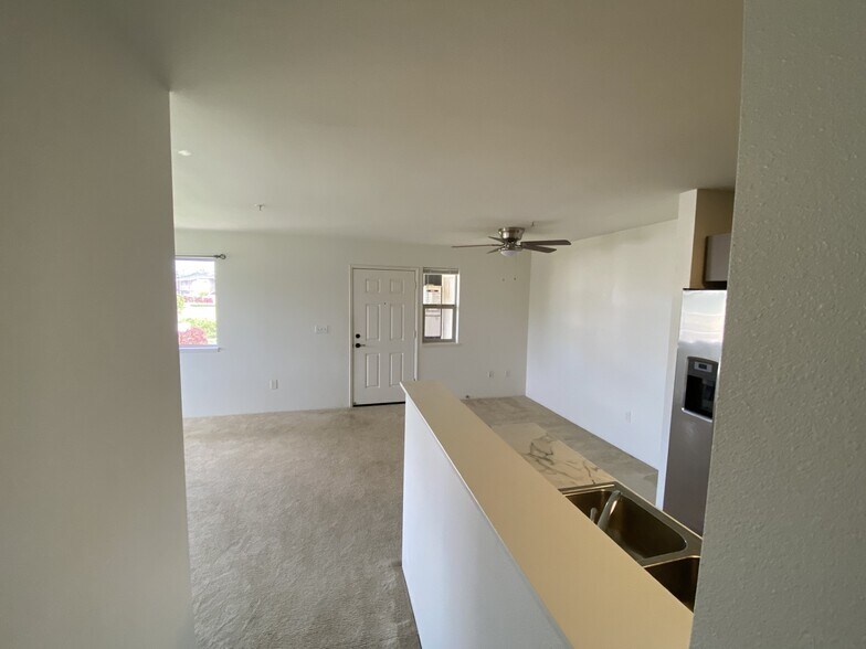 Building Photo - 50 Kihalani St