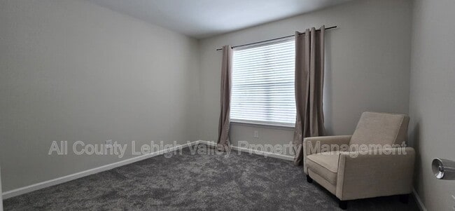 Building Photo - 4413 Stole Rd