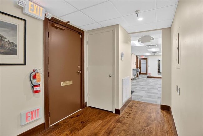 Building Photo - 750 Washington Rd