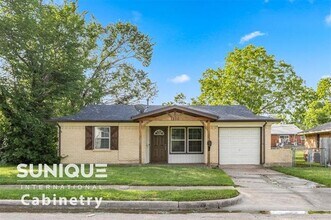 Building Photo - 1320 Longview St