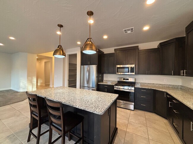 Building Photo - SPACIOUS SINGLE LEVEL HOME IN WASHINGTON F...