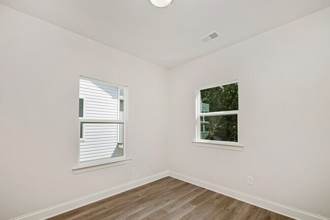 Building Photo - 2314 Rebecca Ave