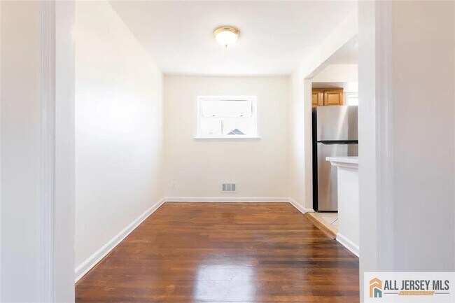 Building Photo - 234 Inza St