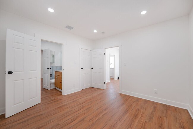 Building Photo - 121 S Lotus Ave