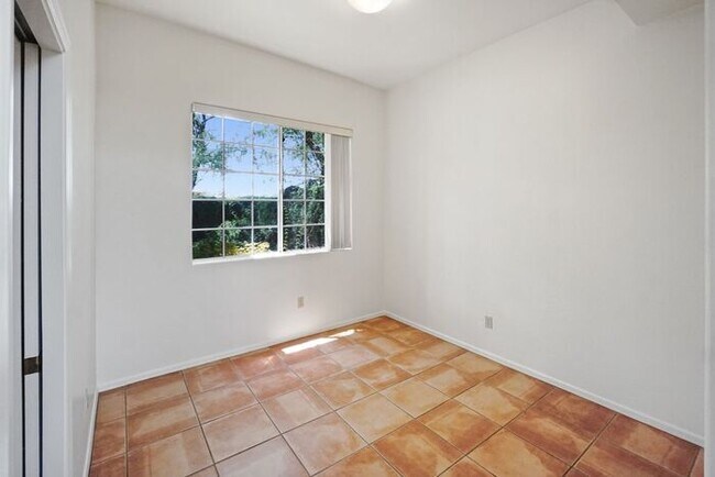 Building Photo - Elegant 4-Bed Home with Balcony & Backyard...