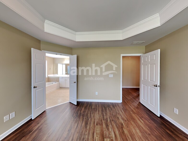 Building Photo - 3695 Moor Pointe Dr