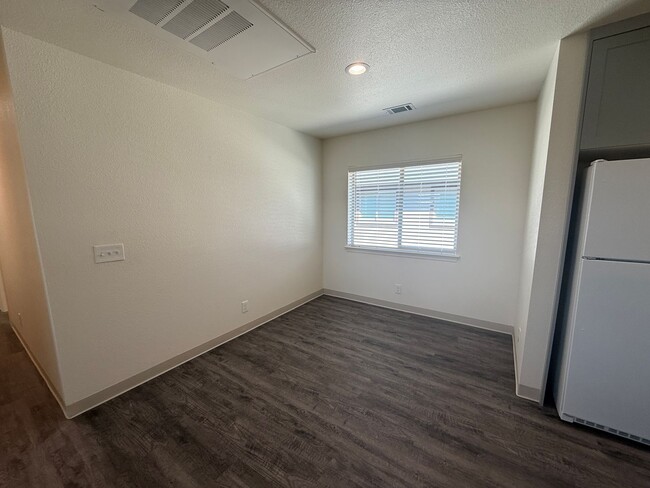 Building Photo - Brand New Upstairs 3 Bedroom Apartment