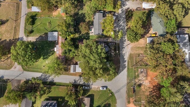 Building Photo - 259 Hiland Ln