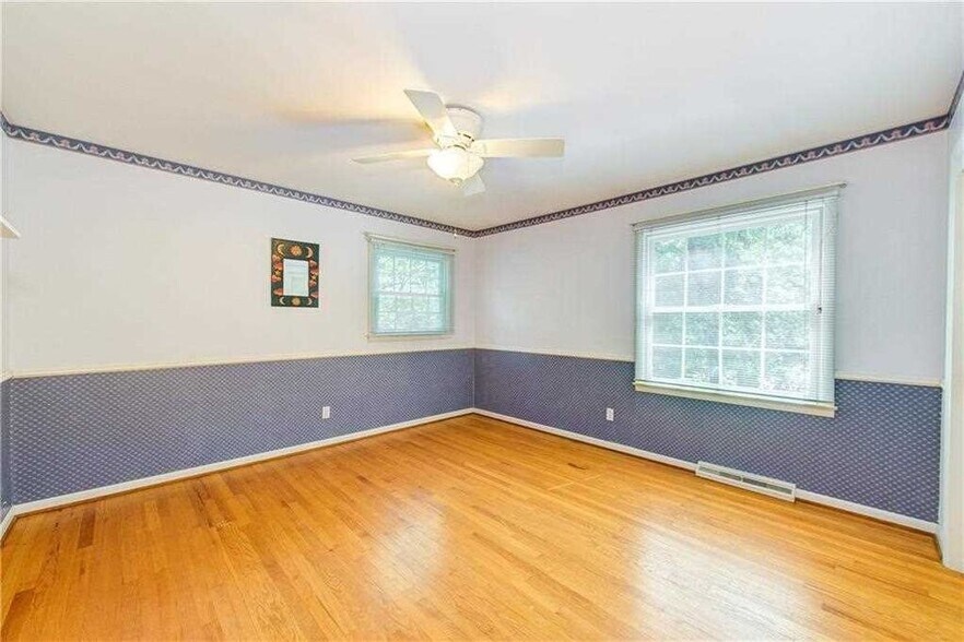 Building Photo - 3254 Kenilworth Dr