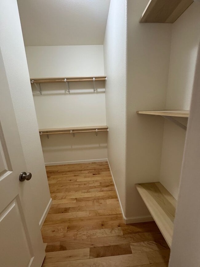 Building Photo - 3 Bedroom 2 Bath at Astoria
