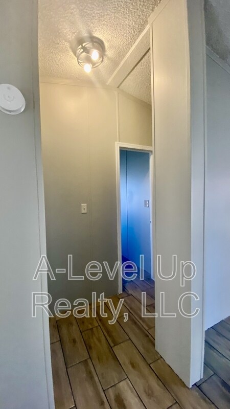 Building Photo - 307 W Lee St