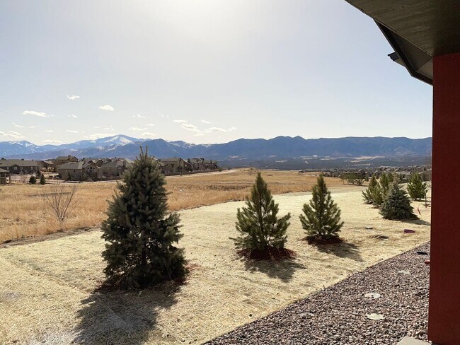 Building Photo - Townhome w/ All the Bells and Whistles!