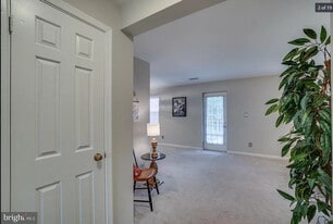 Building Photo - 1301 E Abingdon Dr