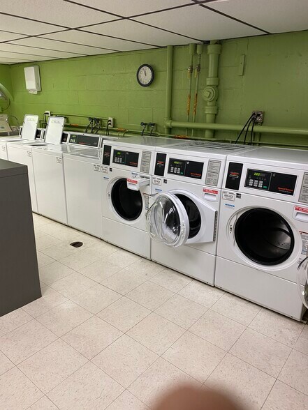 Building Photo - 922 24th St NW